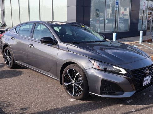 Certified 2024 Nissan Altima 2.5 SR image 1