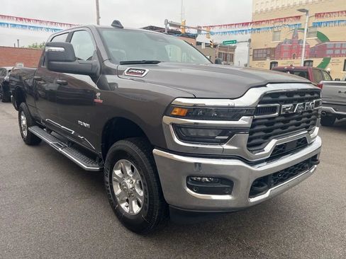 Used 2025 RAM 2500 Big Horn AWD/4WD image 3