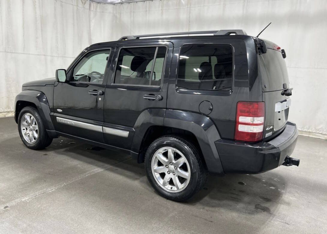 Used 2012 Jeep Liberty Sport AWD/4WD image 2