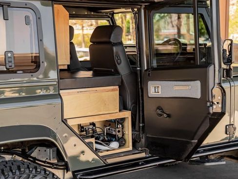 Used 1991 Land Rover Defender 110 image 57