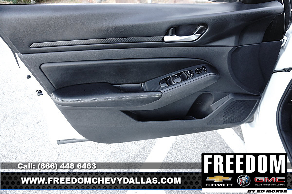 Used 2025 Nissan Altima 2.5 SV FWD image 32