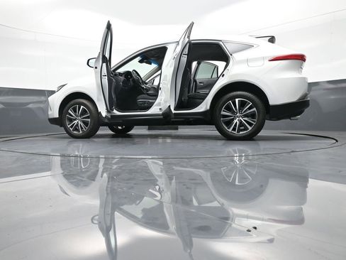 Certified 2024 Toyota Venza LE image 48