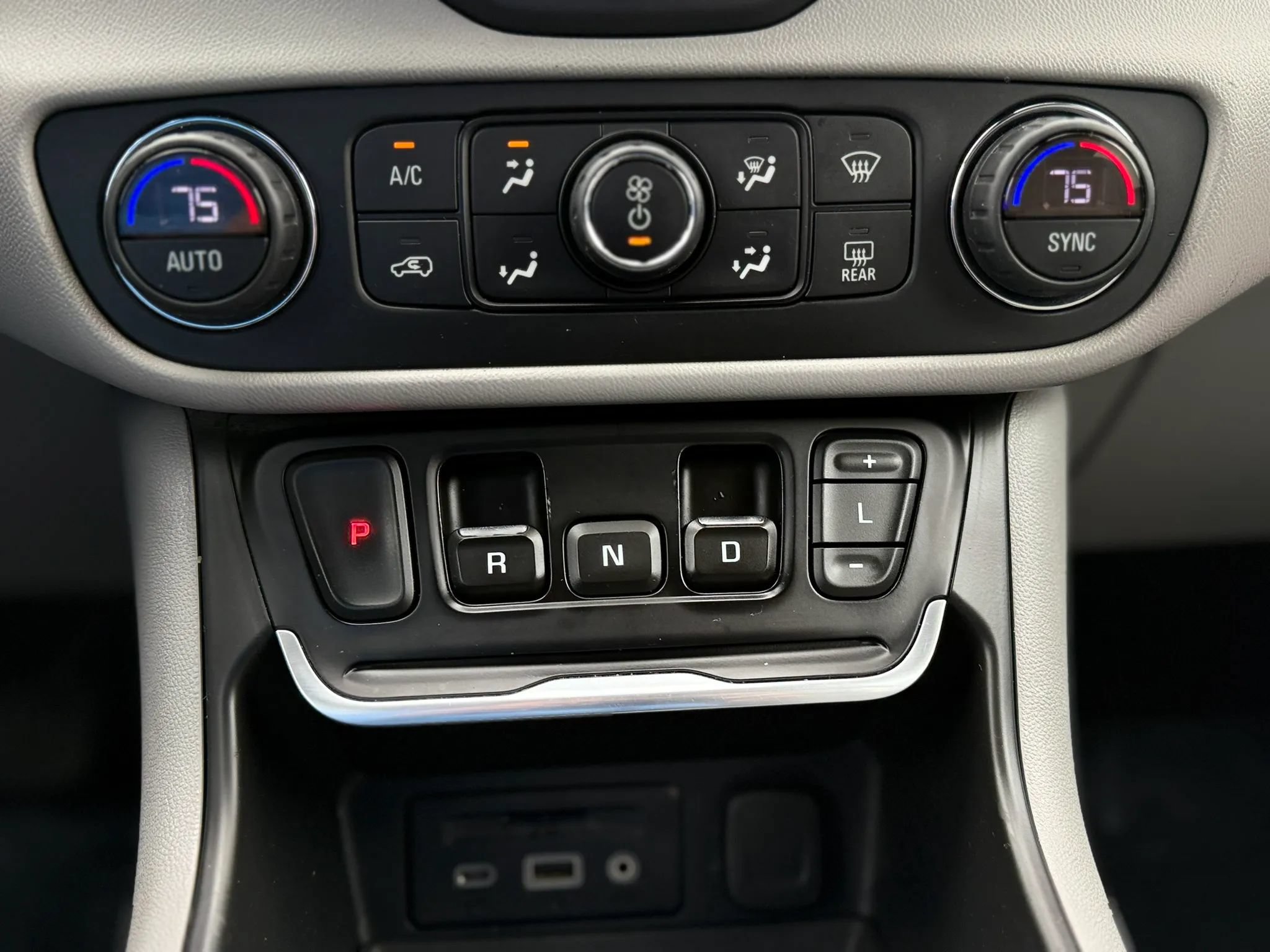 Used 2018 GMC Terrain SLT w/ Preferred Package FWD image 28
