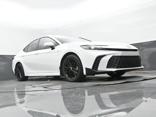 Used 2025 Toyota Camry SE FWD image 9