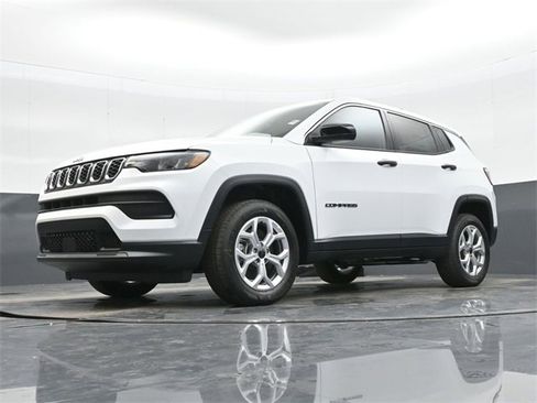 Used 2025 Jeep Compass Sport image 41