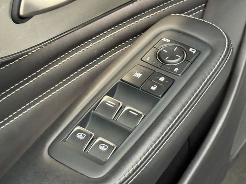 Used 2022 Lexus LS 500h AWD w/ Luxury Package image 21