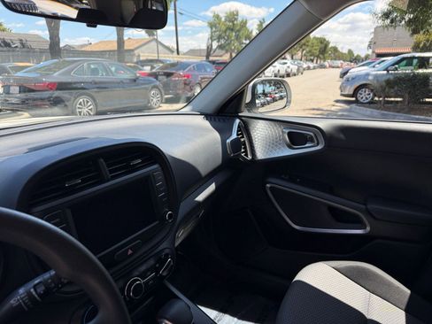 Used 2025 Kia Soul LX w/ LX Technology Package image 31