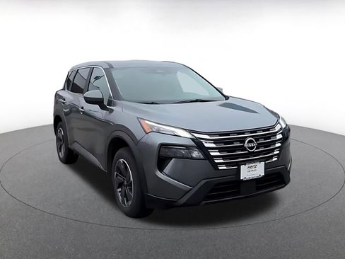 Used 2025 Nissan Rogue SV FWD image 3
