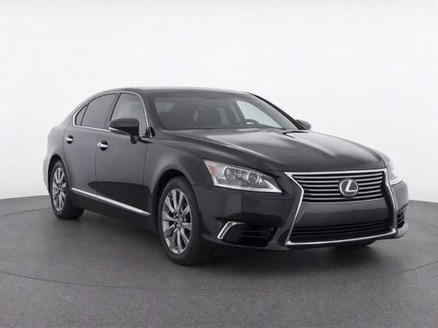 Used 2015 Lexus LS 460 AWD w/ Comfort Package image 2
