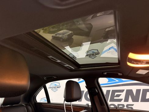 Used 2011 Mercedes-Benz E 350 4MATIC Sedan image 23