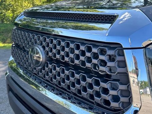 Used 2018 Toyota Tundra SR5 w/ TRD Off Road Package AWD/4WD image 12