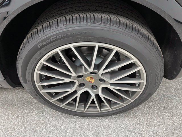 Used 2022 Porsche Cayenne Platinum Edition AWD/4WD image 16