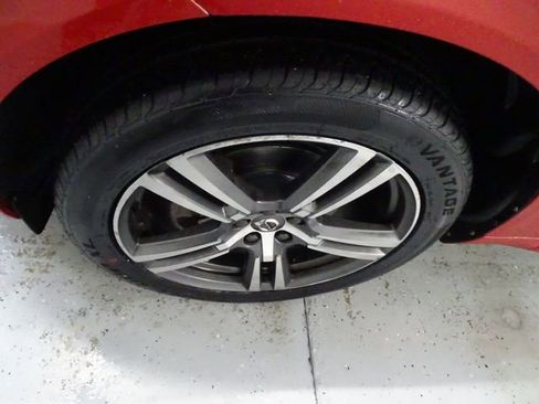 Used 2018 Volvo XC60 T5 Momentum w/ Vision Package image 25