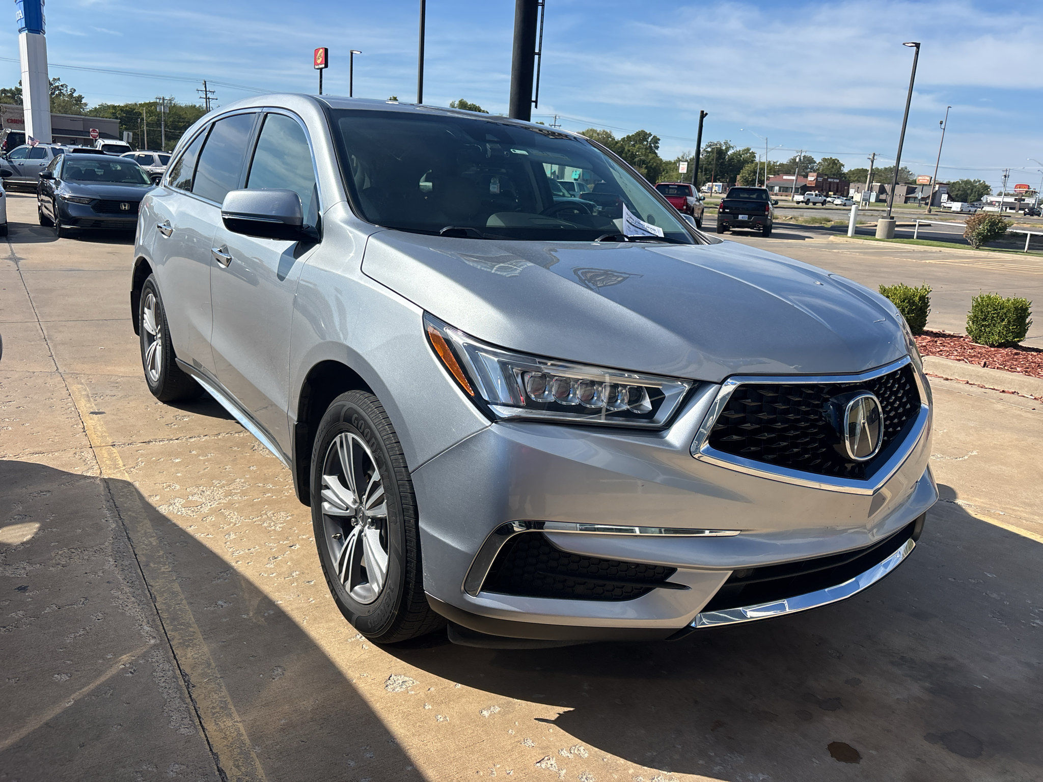 Used 2020 Acura MDX SH-AWD image 2
