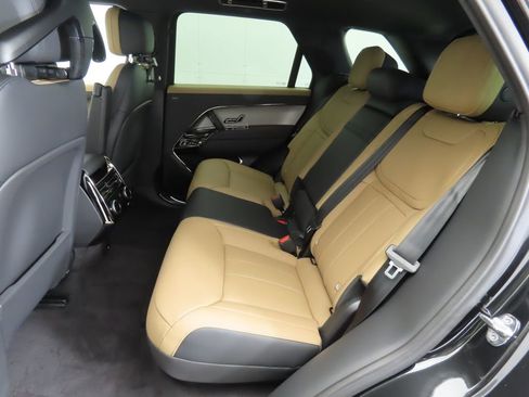 New 2026 Land Rover Range Rover Sport Dynamic SE image 21