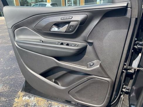 Used 2024 GMC Terrain SLT image 24