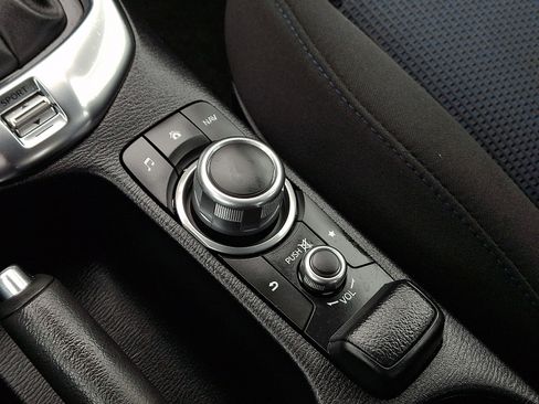 Used 2019 Toyota Yaris LE image 25