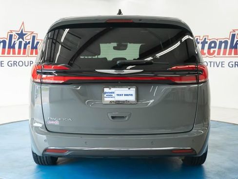 Used 2025 Chrysler Pacifica Select FWD image 27