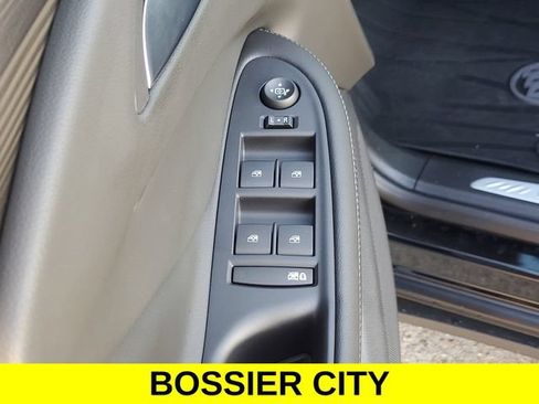 Used 2020 Buick Envision Essence FWD image 11