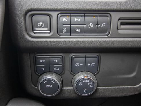 Used 2022 Chevrolet Suburban RST w/ Luxury Package AWD/4WD image 39