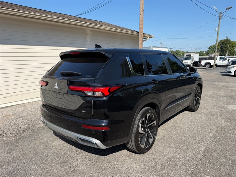 Used 2024 Mitsubishi Outlander SE AWD/4WD image 11