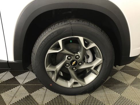 New 2026 Chevrolet Trax LT image 24