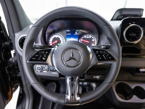 Used 2025 Mercedes-Benz Sprinter 3500 image 20