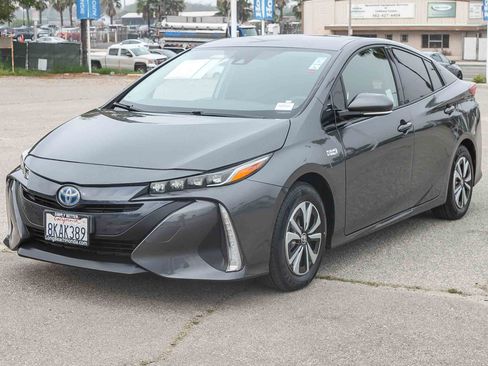 Used 2019 Toyota Prius Prime Plus image 3