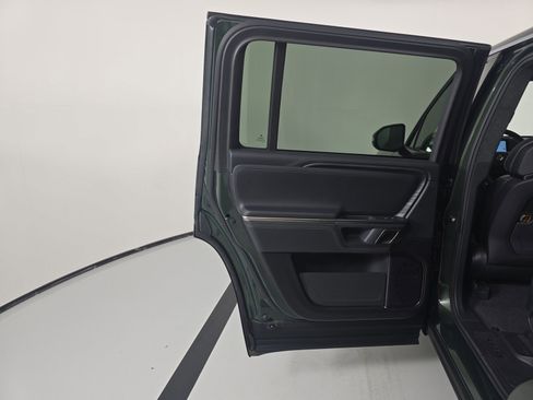 Used 2024 Rivian R1S Adventure AWD/4WD image 17