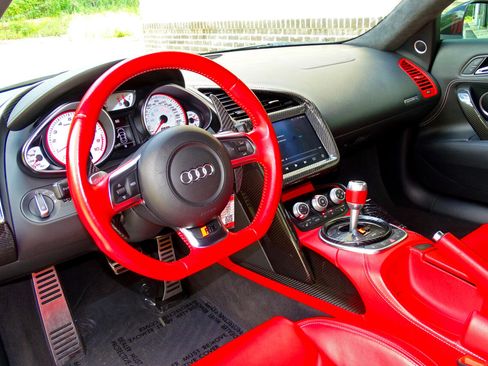 Used 2012 Audi R8 V10 image 19