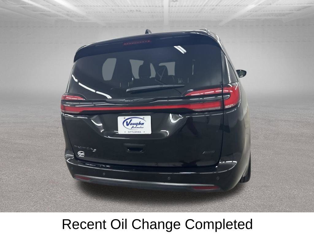 Used 2024 Chrysler Pacifica Touring-L w/ S Appearance Package AWD/4WD image 12