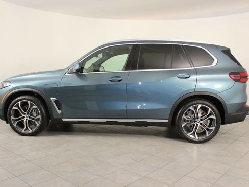 New 2026 BMW X5 xDrive50e image 2