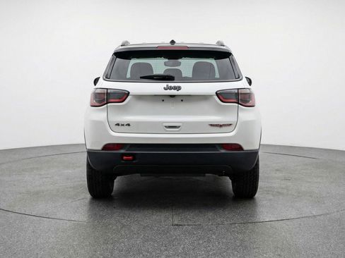 Used 2025 Jeep Compass Trailhawk AWD/4WD image 7