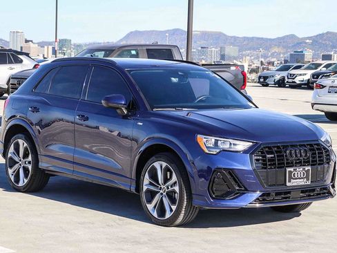 Used 2021 Audi Q3 2.0T Premium w/ Convenience Package image 3