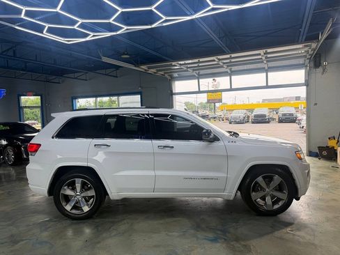 Used 2015 Jeep Grand Cherokee Overland w/ Advanced Technology Group AWD/4WD image 10