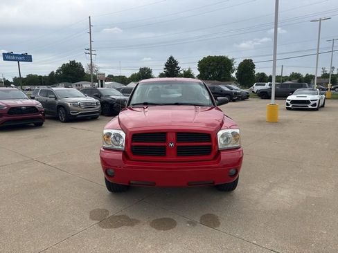Used 2007 Dodge Dakota SLT w/ Sport Appearance Group AWD/4WD image 2