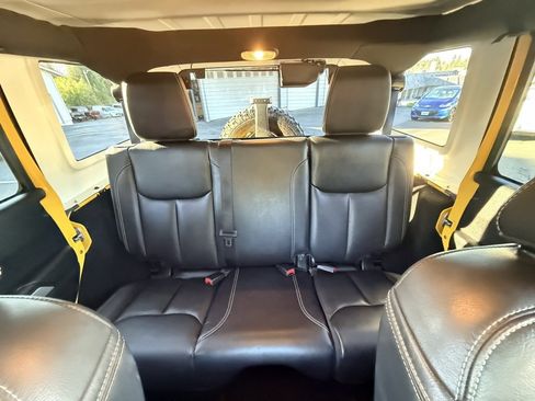 Used 2015 Jeep Wrangler Unlimited Sahara w/ Connectivity Group image 29