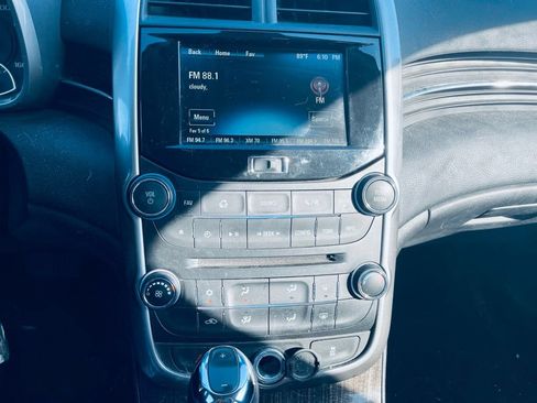 Used 2015 Chevrolet Malibu LT FWD image 18