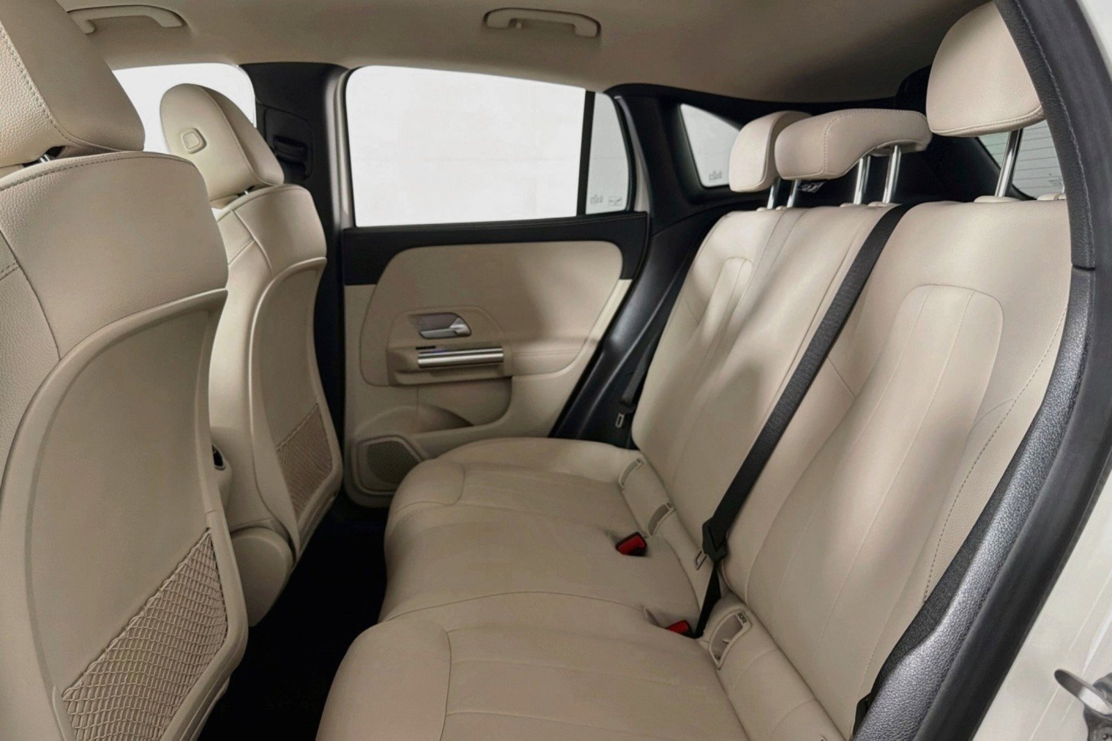 Used 2023 Mercedes-Benz GLA 250 4MATIC w/ Premium Package image 8