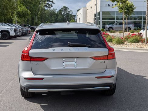 Used 2025 Volvo V60 B5 Cross Country Plus AWD/4WD image 4
