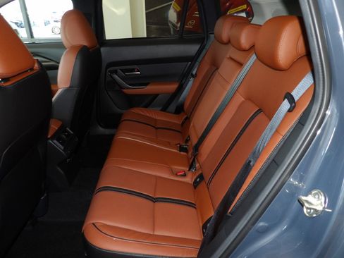 Certified 2025 MAZDA CX-50 Meridian Edition w/ Weather Package image 23