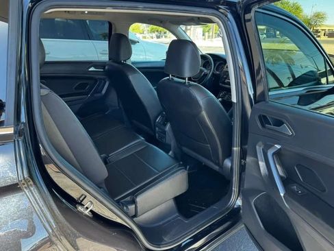 Used 2020 Volkswagen Tiguan SE image 37