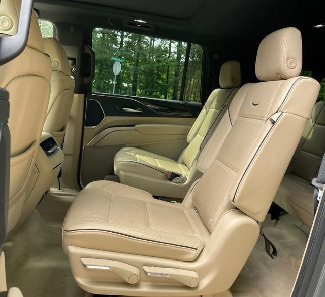 Used 2021 Cadillac Escalade ESV Premium Luxury AWD/4WD image 16