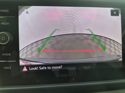 Used 2023 Volkswagen Taos SE w/ Panoramic Sunroof Package FWD image 19