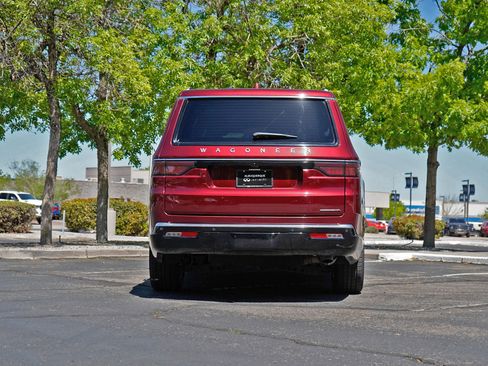 Used 2023 Jeep Wagoneer L Series II RWD image 7
