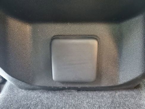 Used 2024 Chevrolet Colorado Z71 w/ Z71 Convenience Package 2 image 16