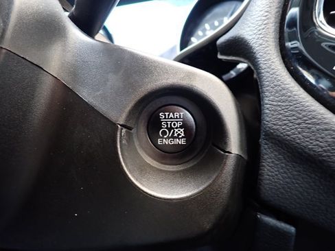 Used 2019 Jeep Compass Latitude AWD/4WD image 24