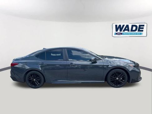 Used 2025 Toyota Camry SE w/ Convenience Package FWD image 4