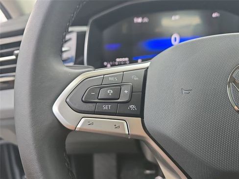 Used 2025 Volkswagen Jetta SE w/ Sunroof Package image 23