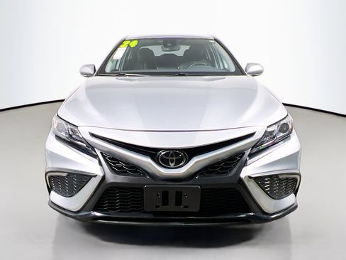Used 2024 Toyota Camry SE image 11
